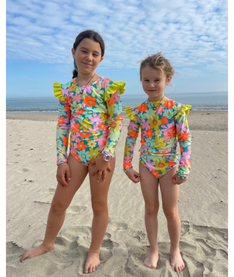 Conjunto floral niña