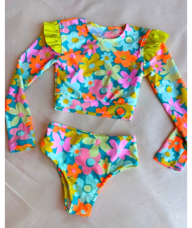 Conjunto floral niña