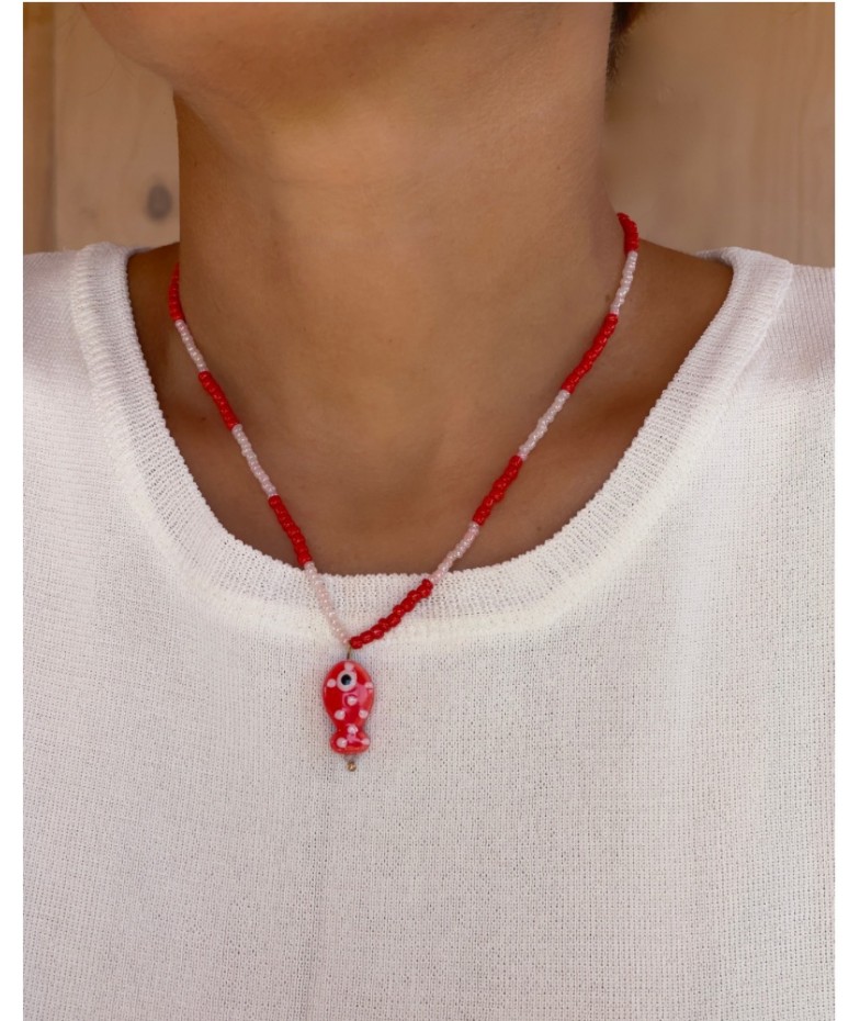 Collar pez rojo mostacilla